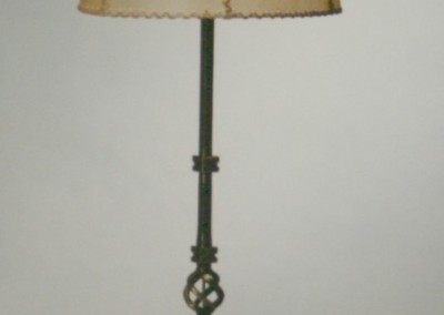 geschmiedete Bodenstehleuchte, Messing, handgefertigte,exclusive Tischlampe mit Pergament und Messing,Schirm mit echtem Transparentleder