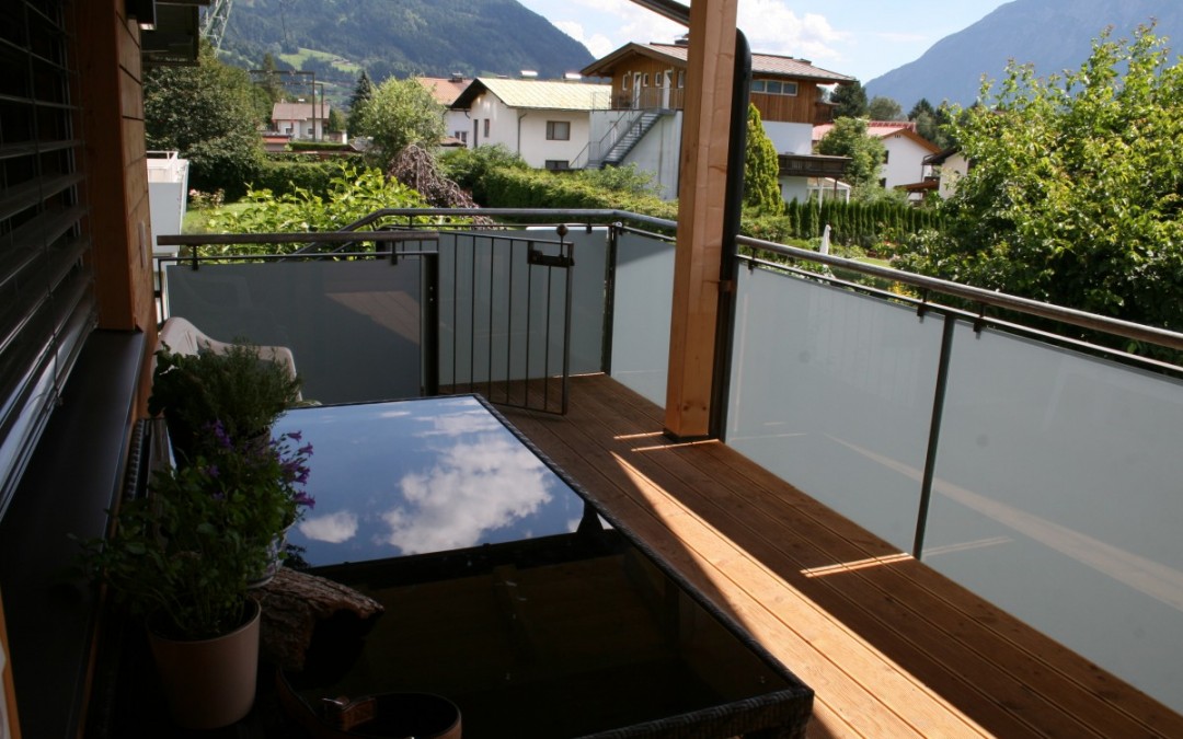 Stiegenkonstruktion Glas/ Stahl roh, Balkon: Glas