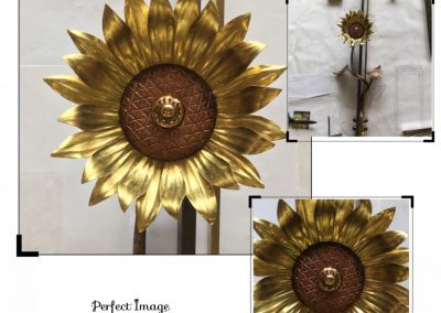 Grabkreuz mit Sonnenblume, Material: Messing, Eisen